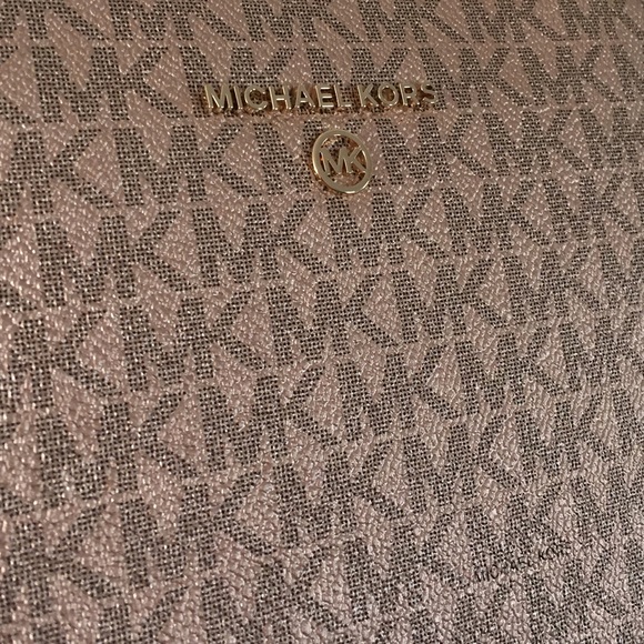 Michael Kors Cindy Rose Gold Dome Crossbody Bag - Picture 8 of 16